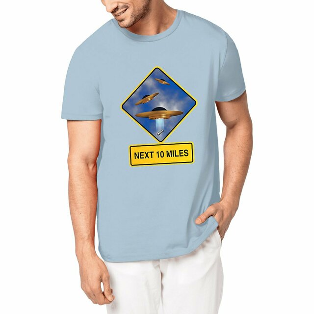 Image front ❀ T-Shirt Unisexe Mi-Épais Made in Portugal ✦ UFO ALERT [🌐 EN] ✨