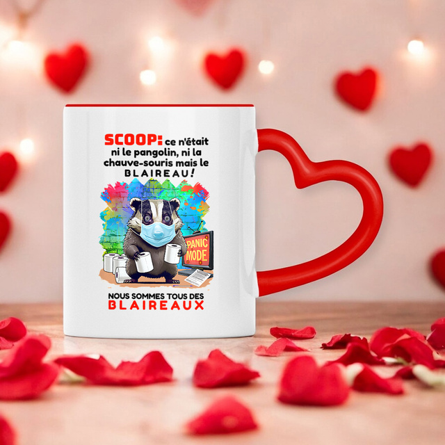 Image front ❀ Mug Céramique Avec Ance En Forme De Cœur Imprimé Sur Chaque Côté  ✦ PANIC MODE [🌐 FR] ✨