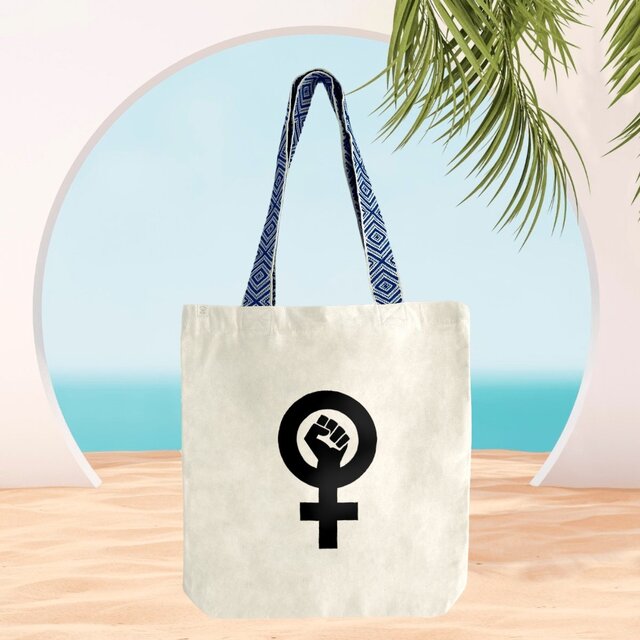 Image front Tote bag végan ethnique avec poing féministe imprimé en France
