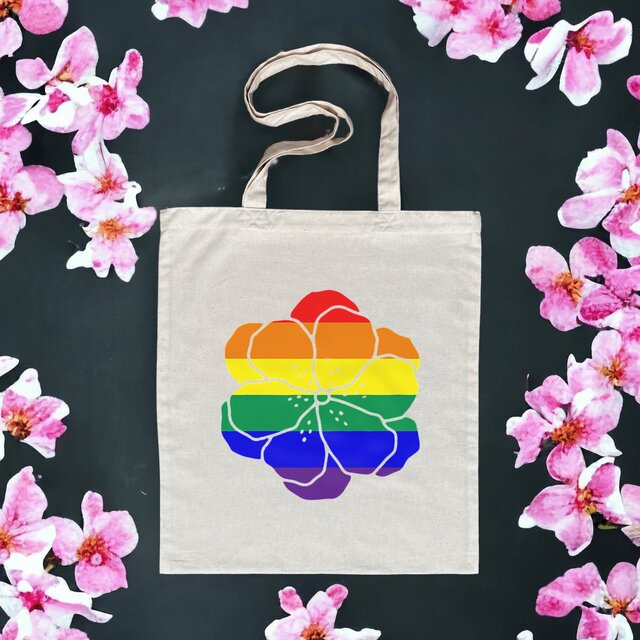 Image front Totebag léger 100% coton biologique. Fleur LGBTQIA+ imprimée en France
