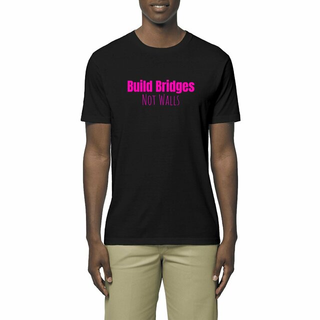 Image front T-shirt vivre ensemble unisexe léger et écologique. Build Bridges Not Walls