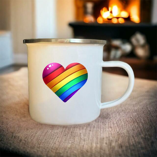 Image front Mug métal cœur LGBT vintage