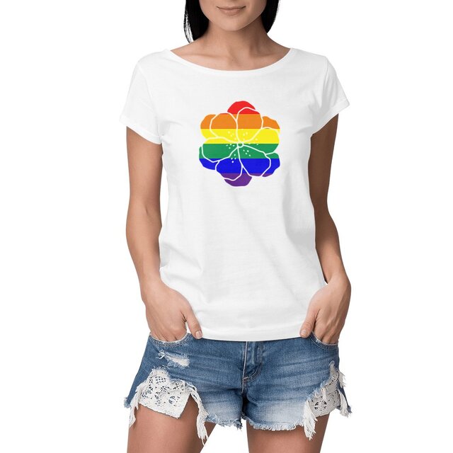 Image front T-shirt végan pour femme Slub - 100% coton biologique. Fleur LGBTQIA+ imprimée en France