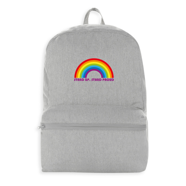 Image front Sac à dos 100 % recyclé. Stand Up Stand Proud. Arc en ciel LGBT imprimé en France
