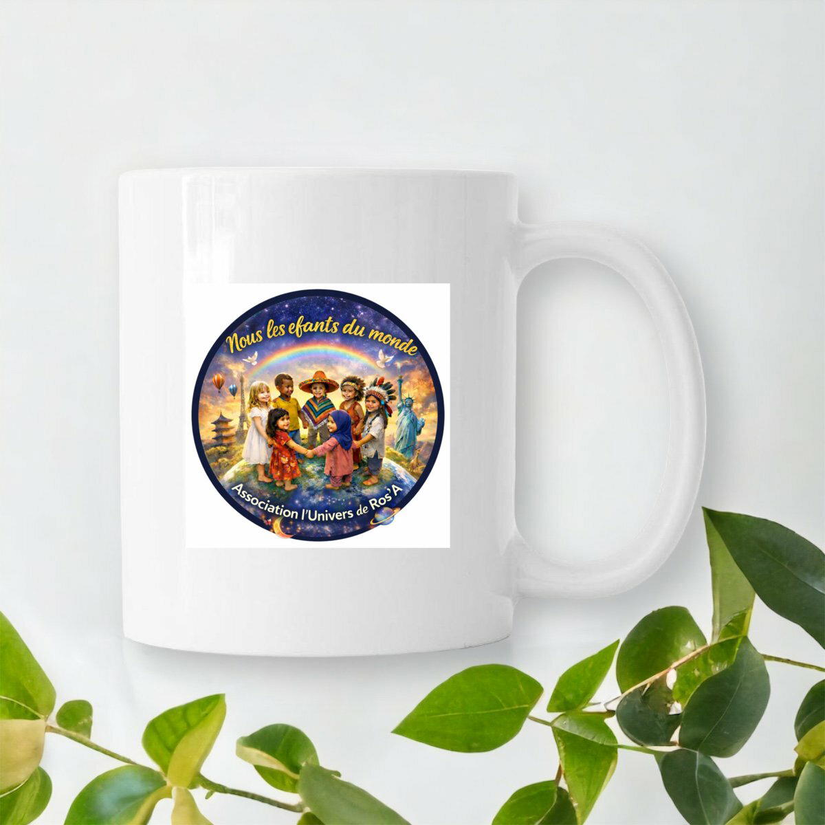 “Achat solidaire : vous soutenez nos projets.”. Mug céramique 