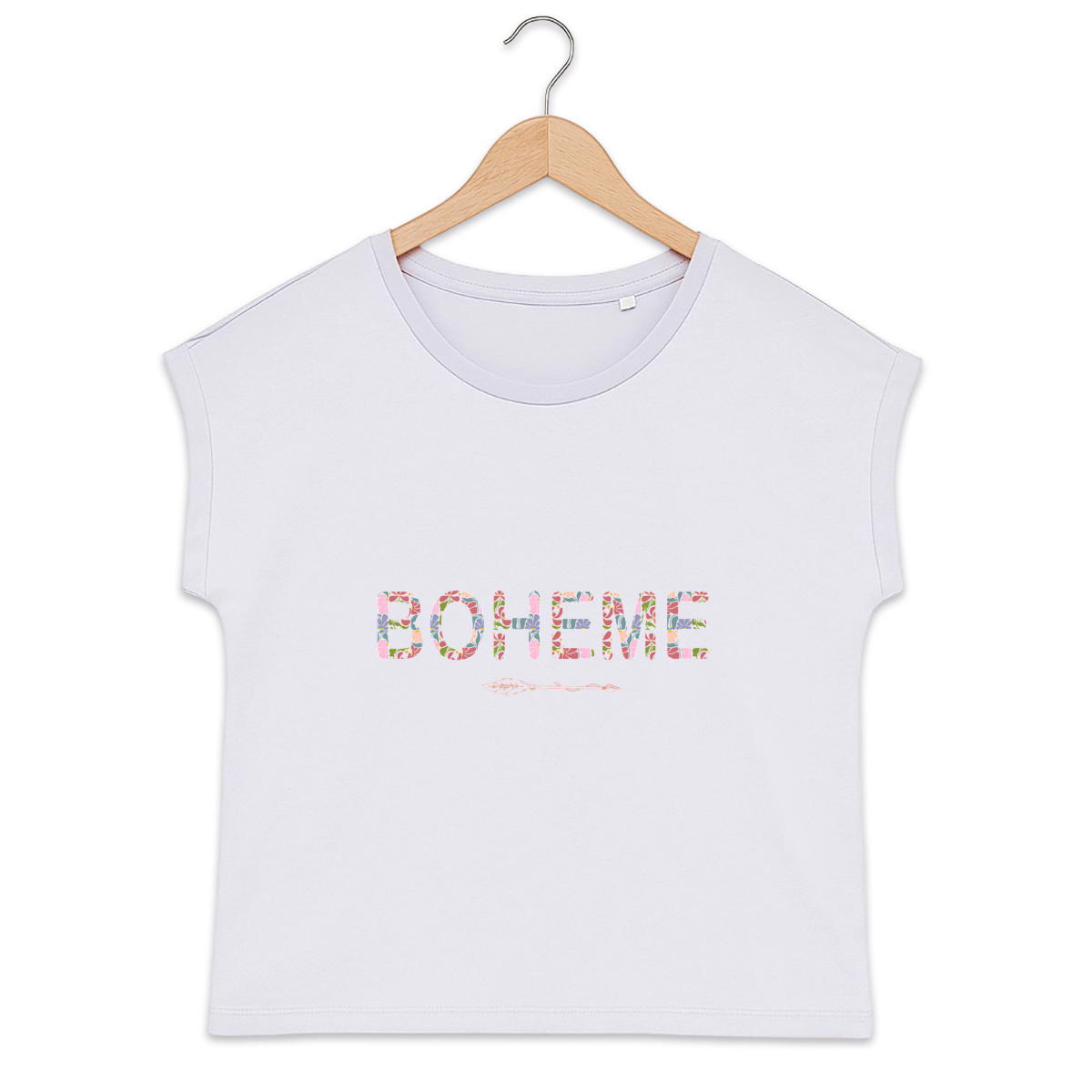 Image back Bohème dans l’âme 🌸 ?  Un t-shirt qui parle de toi, sans en faire trop.🪶✨