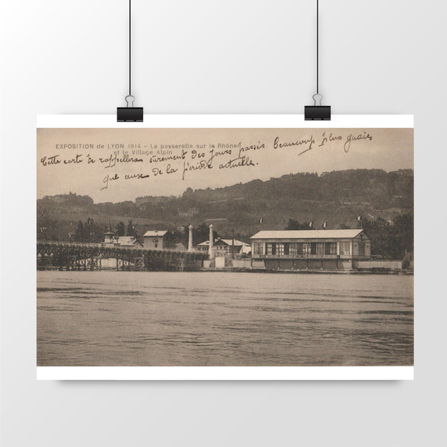Image front Affiche LYON - Exposition de 1914 - La Passerelle sur le Rhône et le Village Alpin - 1915