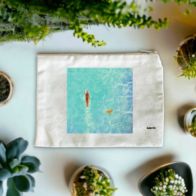 Image front Pochette ~ Surfeuse au large 