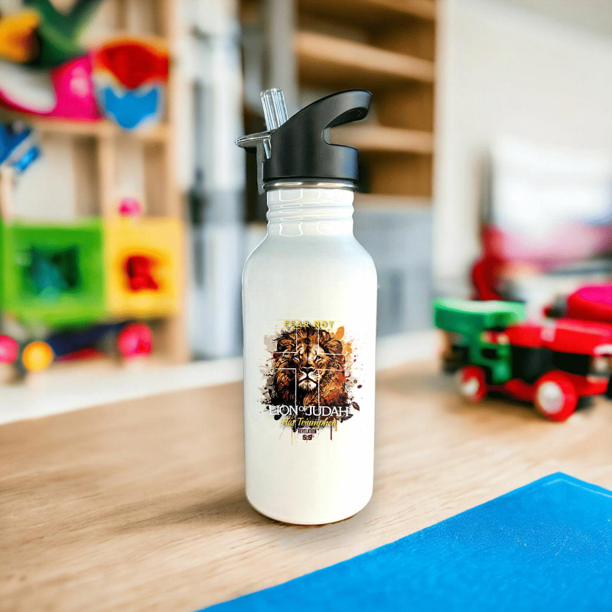 Image front Stainless steel water bottle with straw Premium+ fear not lion of Judas