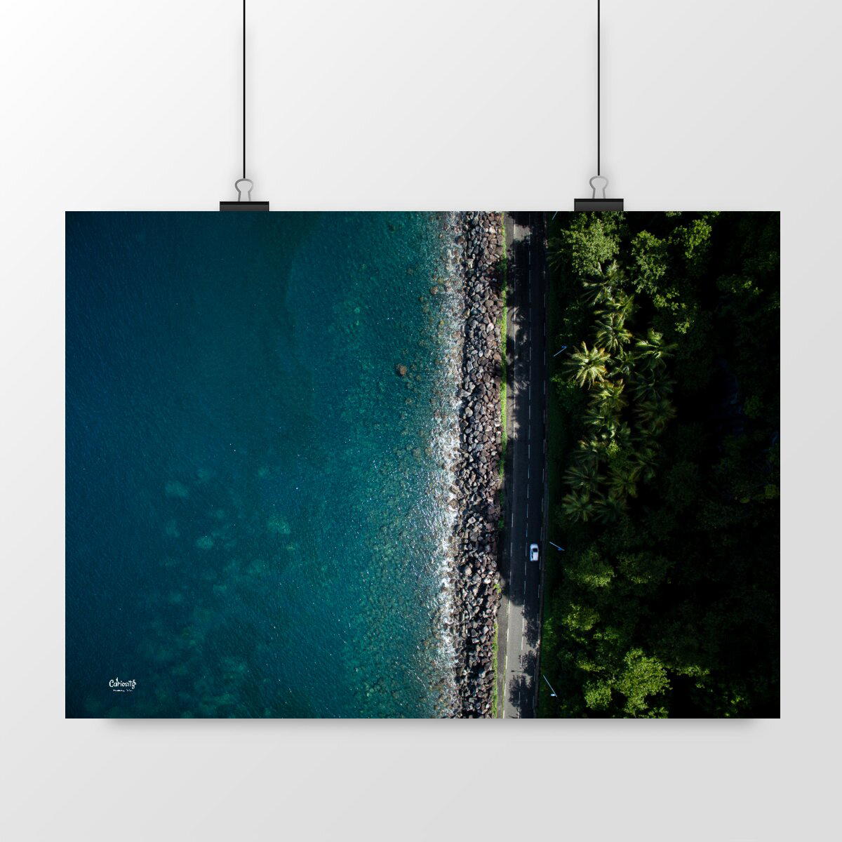 Image front Une route et la mer