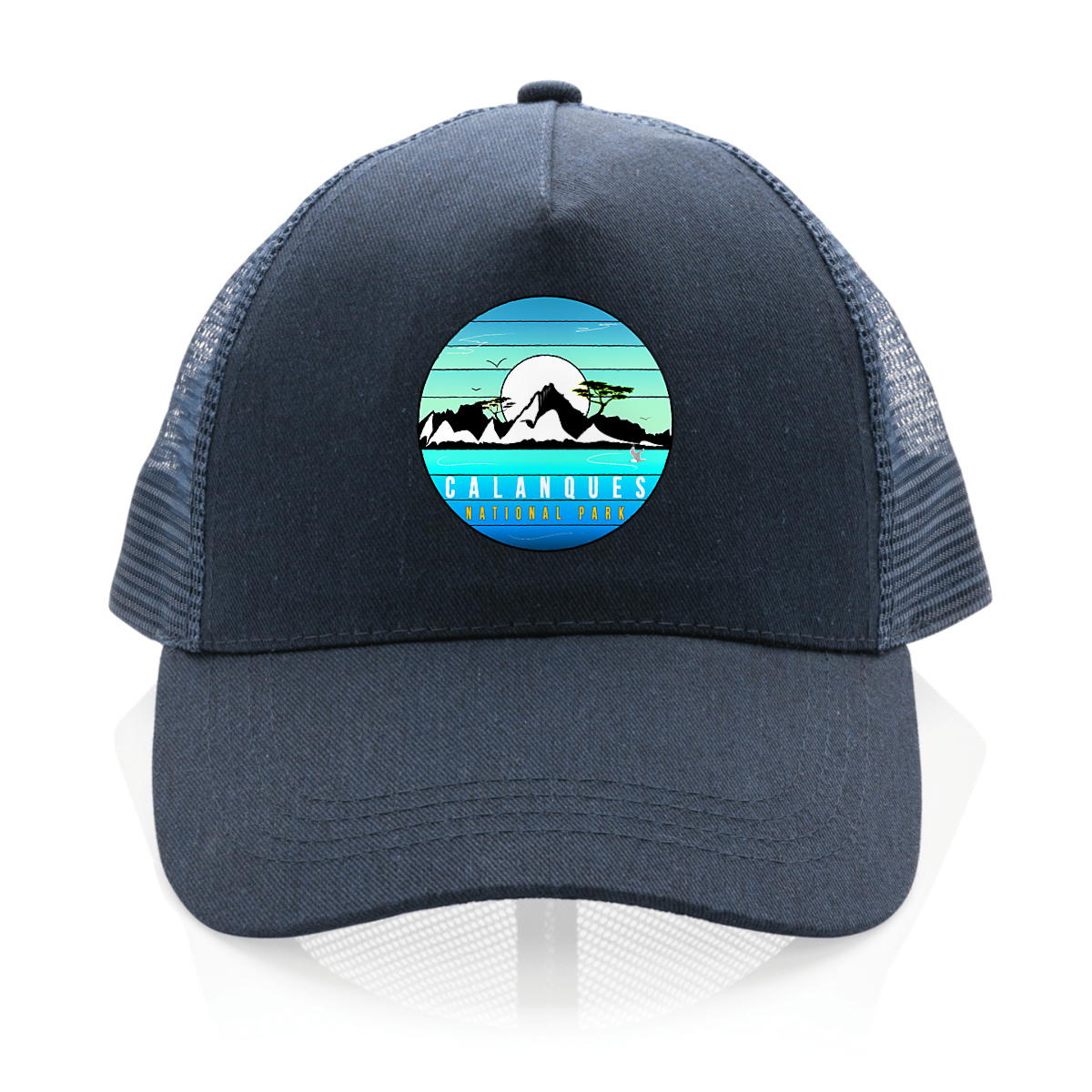 Casquette Trucker 100% recyclée - Design Calanques de Marseille à Cassis - Image