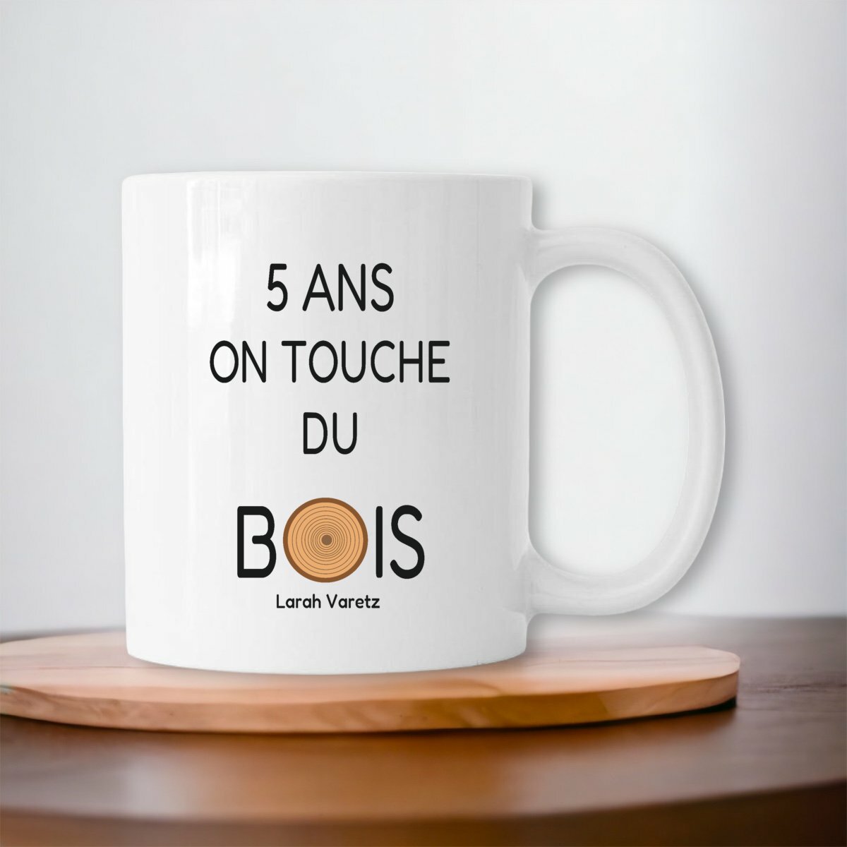 Image front Mug blanc • Texte et dessin humoristiques « 3 ans on a du blé »